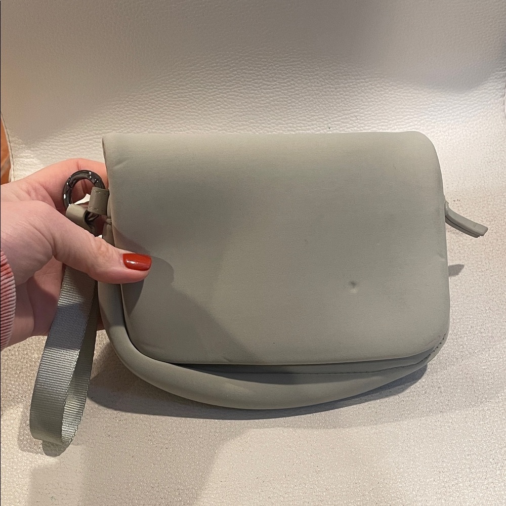 New Seafoam Green Crossbody Bag with Adjustable Strap Wristlet - Picture 2 of 12